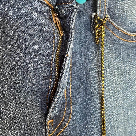 VIBRANT MIU  DISTRESSED JEANS Shredded bottoms size 11 Jr NWT made in the USA - Picture 4 of 12